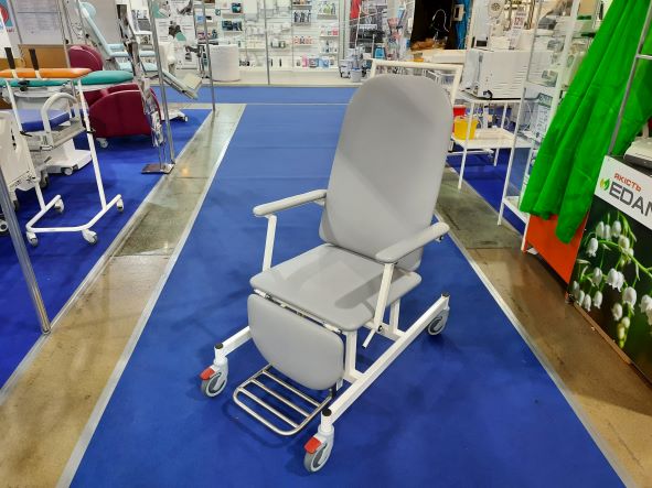 Вдалий гібрид медичної каталки та процедурного крісла з Литви - Runibeda SELLA-S