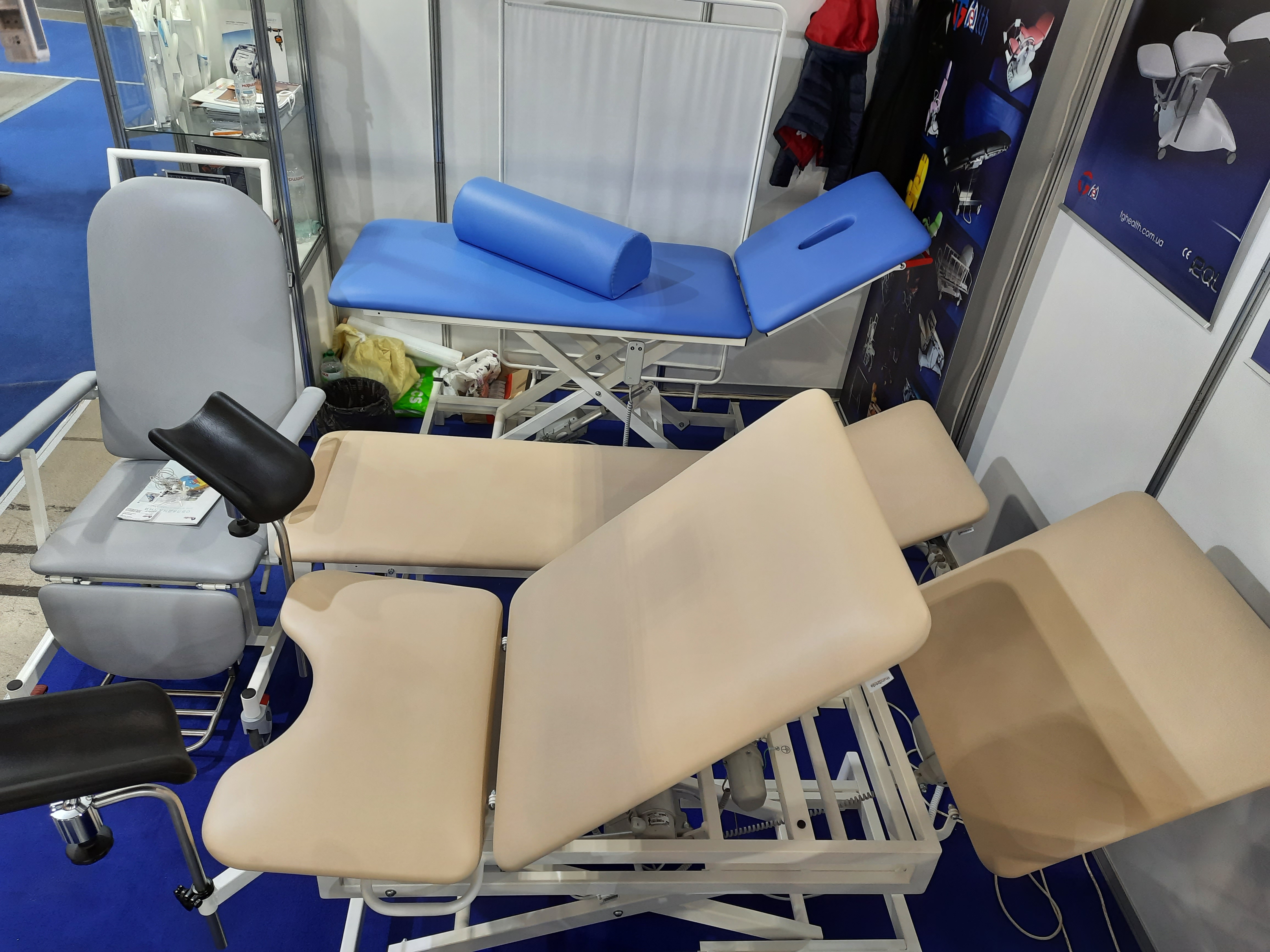 Общая смотровая кушетка и перевязочный стол для гинеколога, проктолога, уролога и хирурга – RUNIBEDA EM-3G