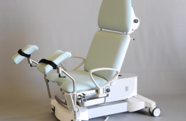 Гінекологічне крісло від GOLEM, Чехія, спеціально розроблене для пацієнтів з обмеженими можливостями