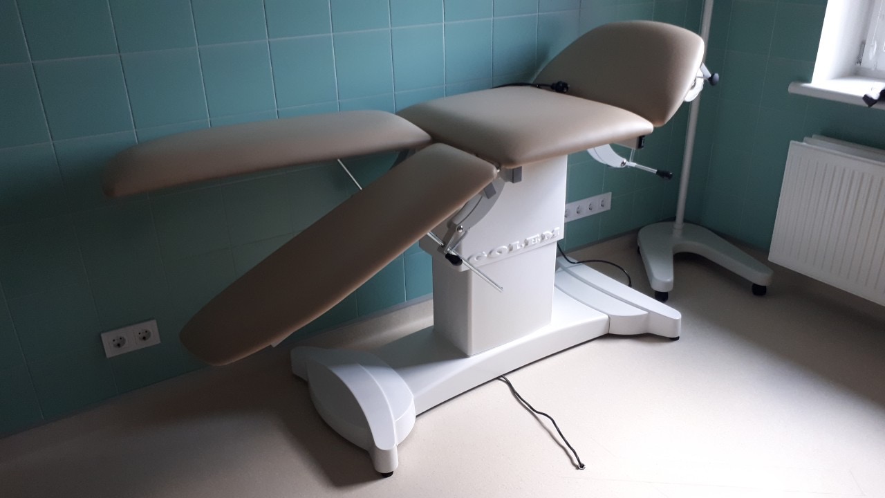 Медичний стіл GOLEM 3 EXCLUSIV - краще рішення в кабінеті дерматолога, пластичного хірурга, косметолога, реабілітолога
