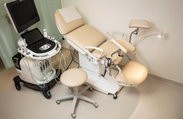 Чому перед місячними так хочеться їсти