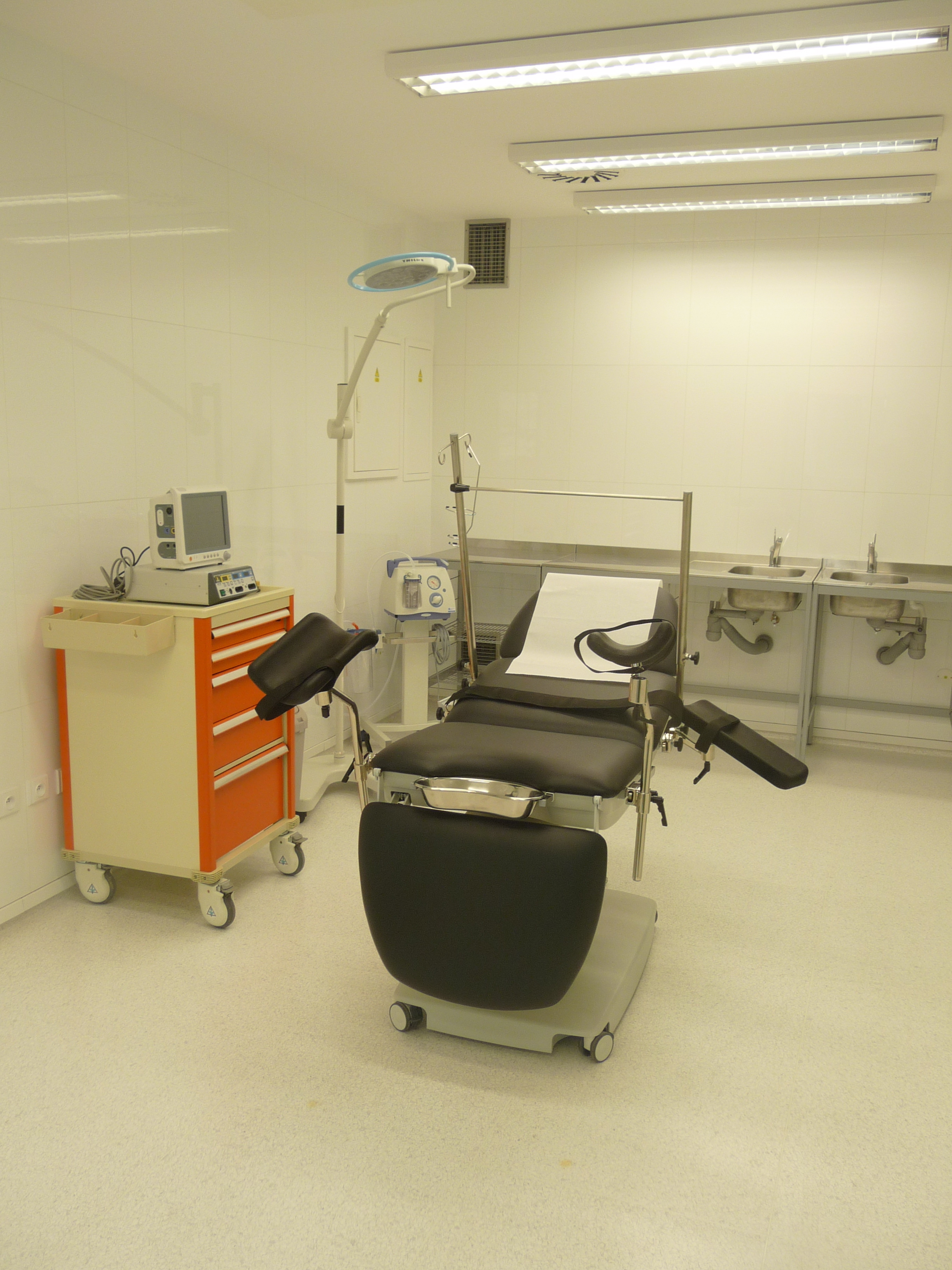 Операційний стіл для гінекології на базі GOLEM 4S